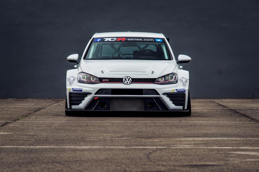  Volkswagen Golf GTi TCR 2016 года  (фото 6 из 16)